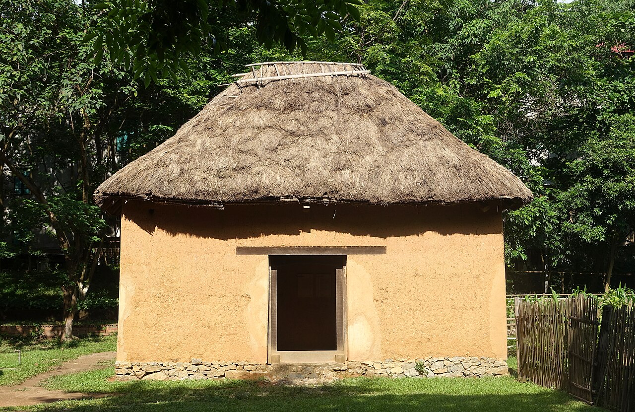 Nhà trình tường Hà Nhì
