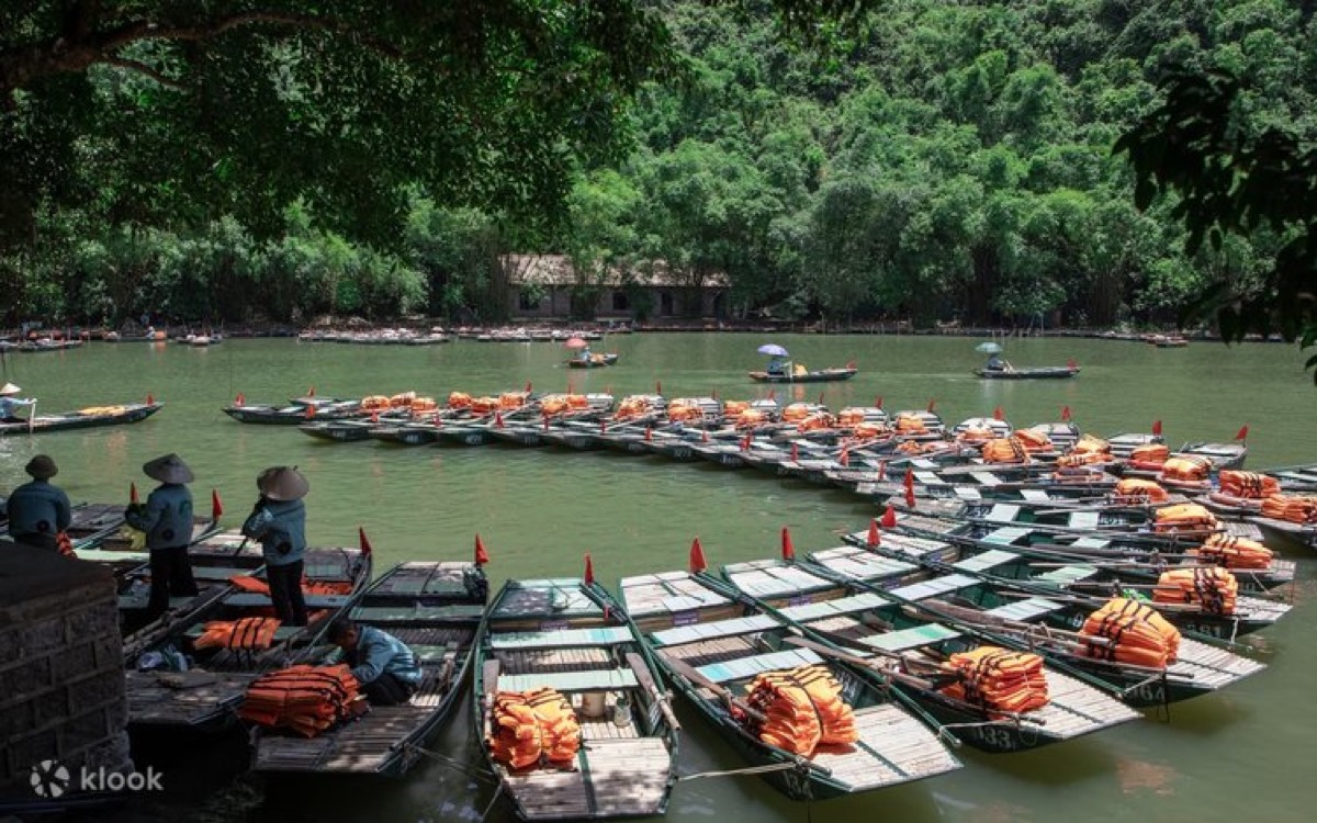 Bến thuyền Tràng An