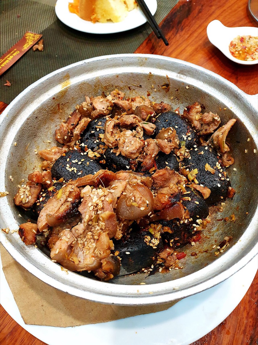 Dê nướng đá