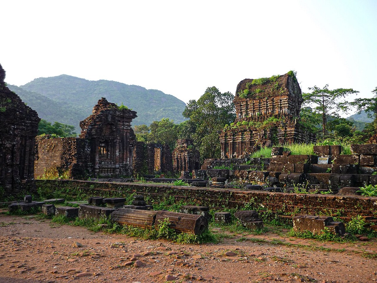 🟡 Thánh địa Mỹ Sơn (Champa)