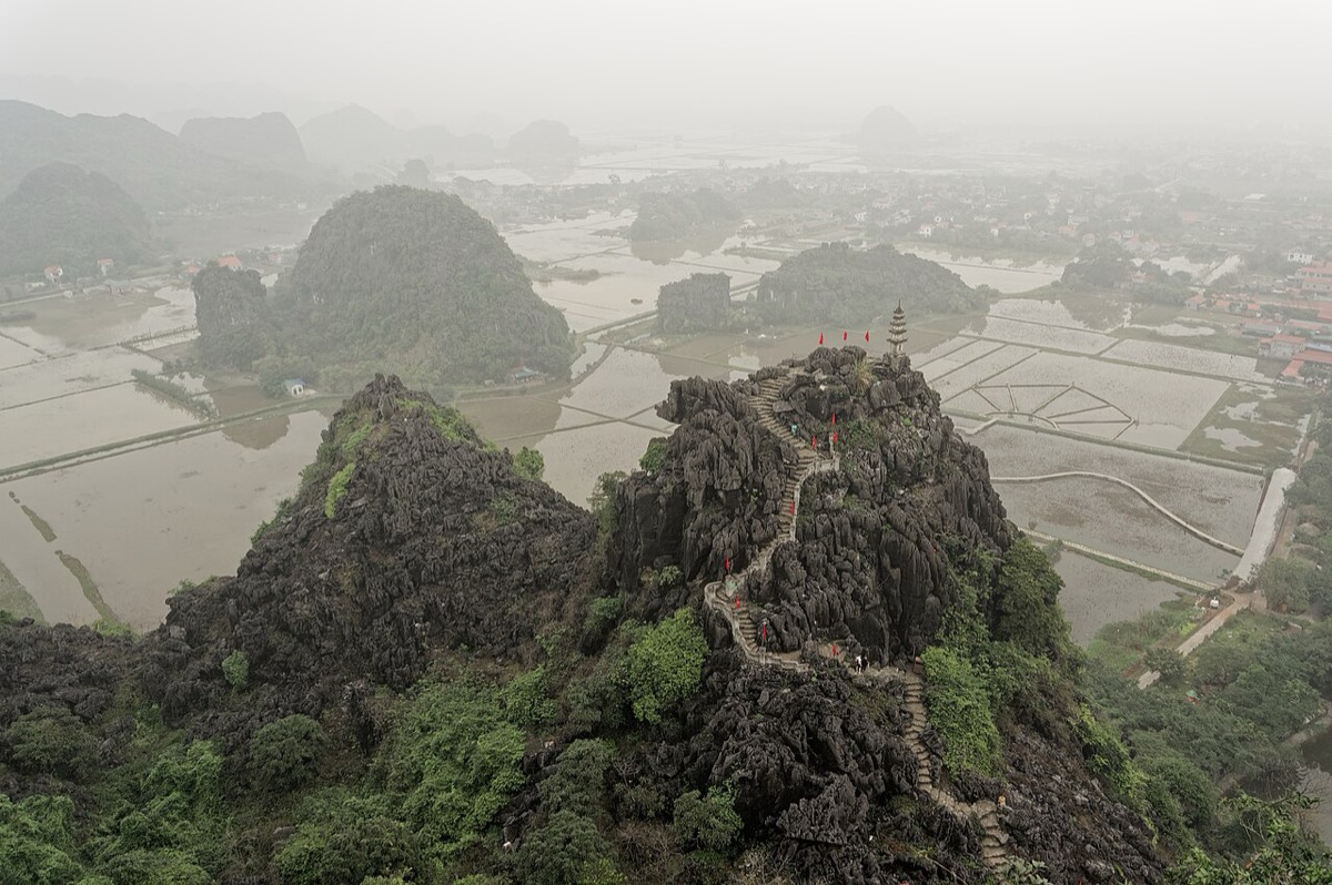 Hang Múa aerial