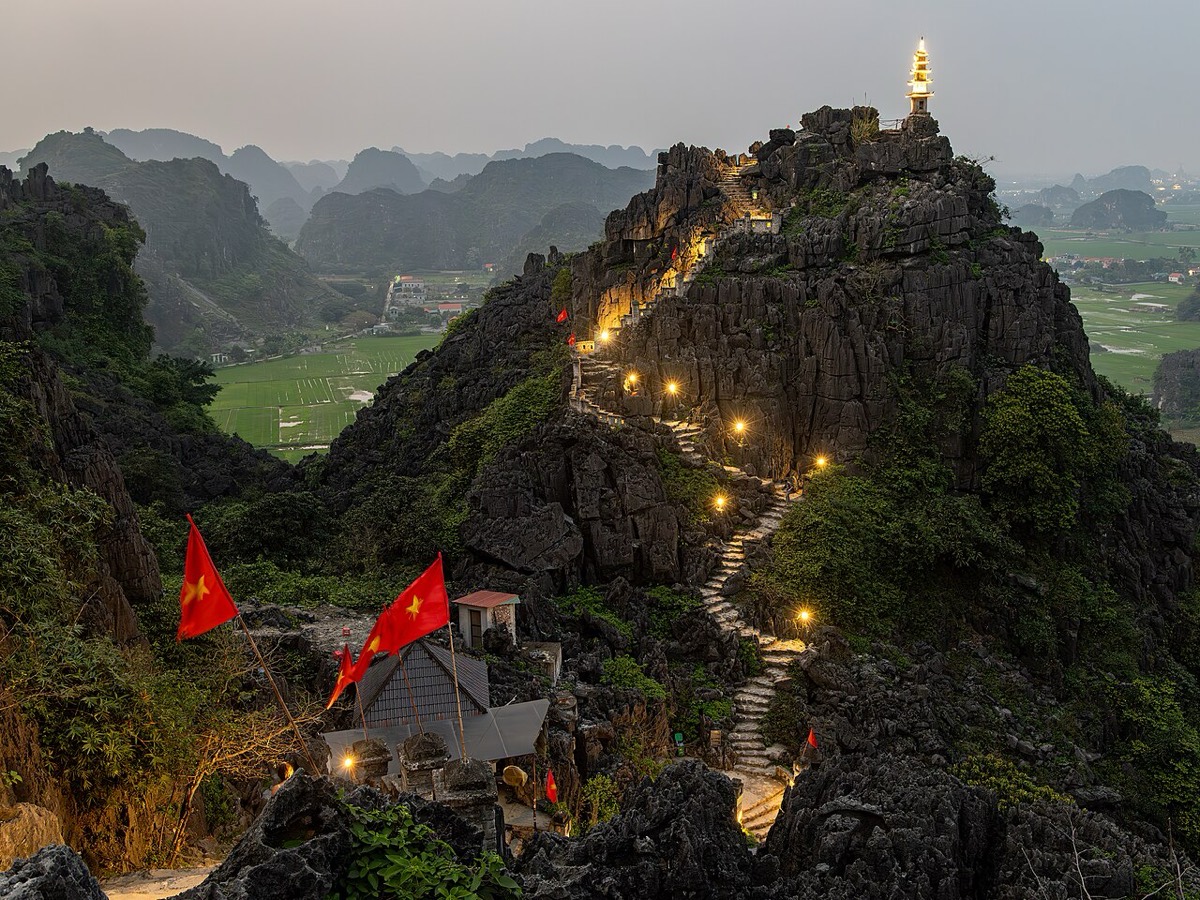 Hang Múa dragon